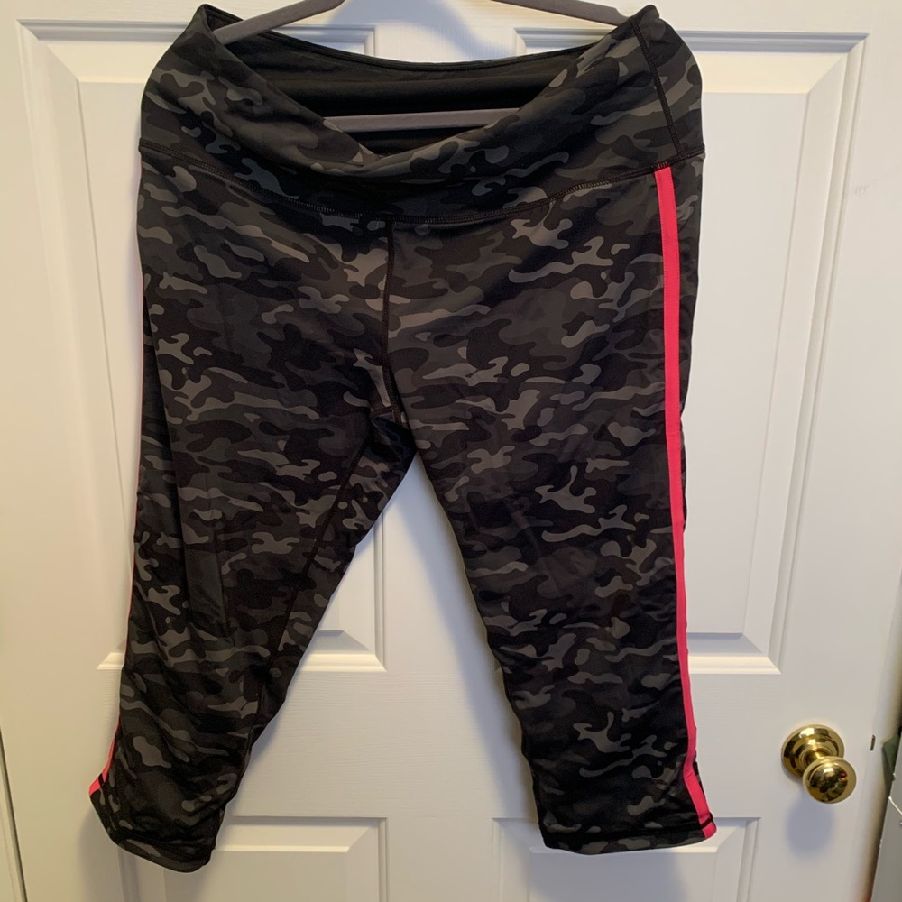 Ruby Ribbon Reversible sport Capris